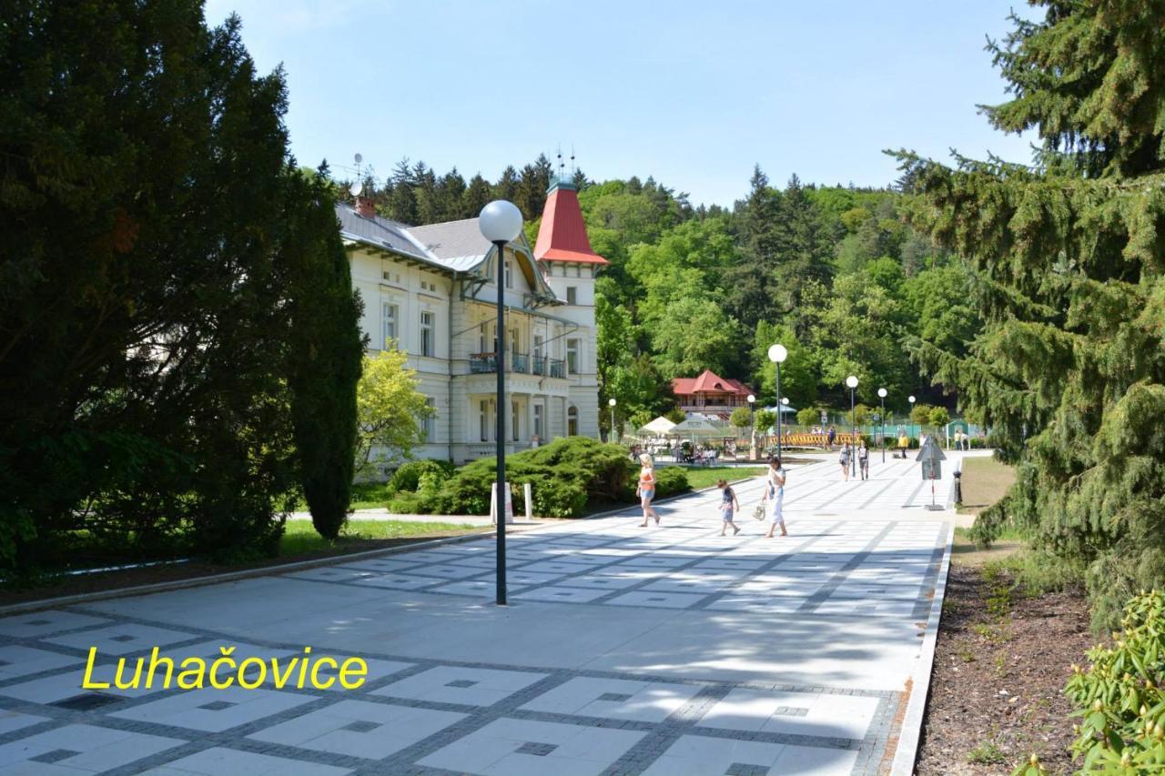 Retro vila , ubytování jen pro české občany Slušovice Exterior foto